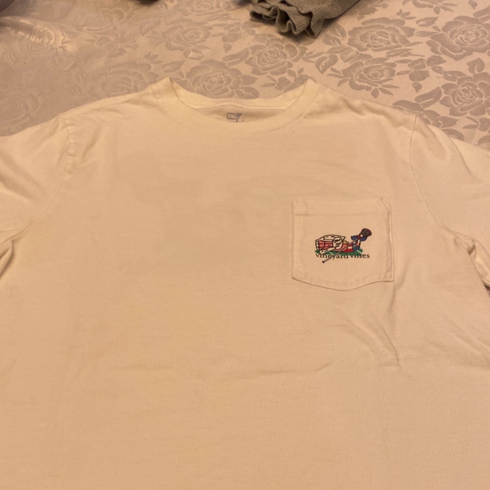 Vineyard Vines white short Sleeve Tee with Graphic Pocket.